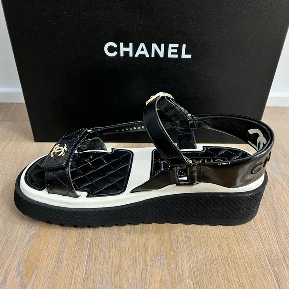 Chanel 2022 “Road to the Sun” sandal - Picture 5 of 13